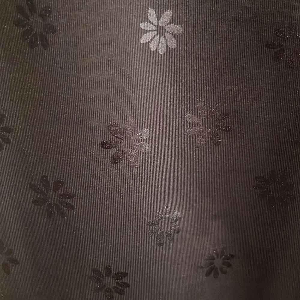 Beyond Yoga Navy Floral Leggings - Picture 7 of 7